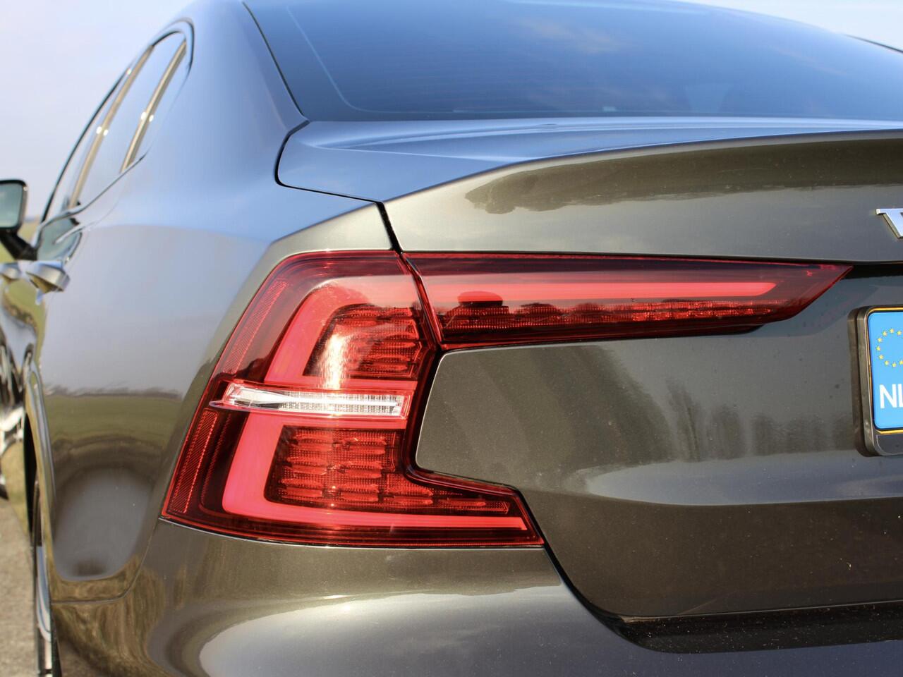 Volvo S60 2.0 B3 R-Design 18" ACC LED