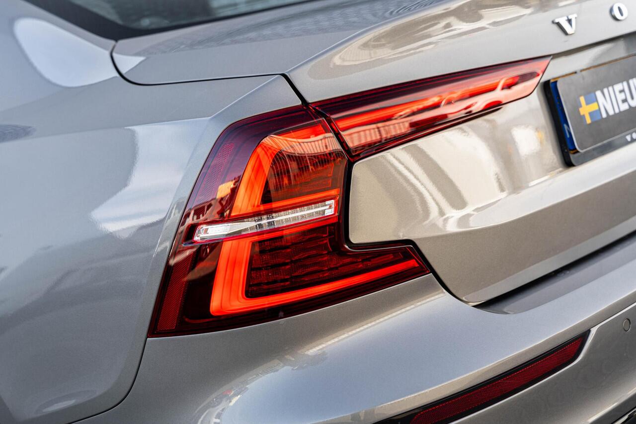 Volvo S60 2.0 B3 R-Design | Adaptive cruise control | Navigatie | Apple Carplay / Android Auto | Sportstoelen | Keyless Entry | Elektrische stoelverstelling | Dode hoek detectie BLIS |