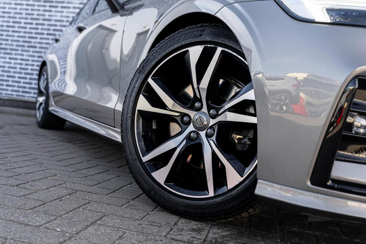 Volvo S60 2.0 B3 R-Design | Adaptive cruise control | Navigatie | Apple Carplay / Android Auto | Sportstoelen | Keyless Entry | Elektrische stoelverstelling | Dode hoek detectie BLIS |