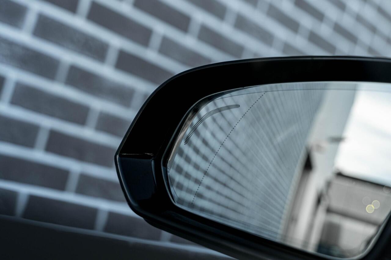 Volvo S60 2.0 B3 R-Design | Adaptive cruise control | Navigatie | Apple Carplay / Android Auto | Sportstoelen | Keyless Entry | Elektrische stoelverstelling | Dode hoek detectie BLIS |