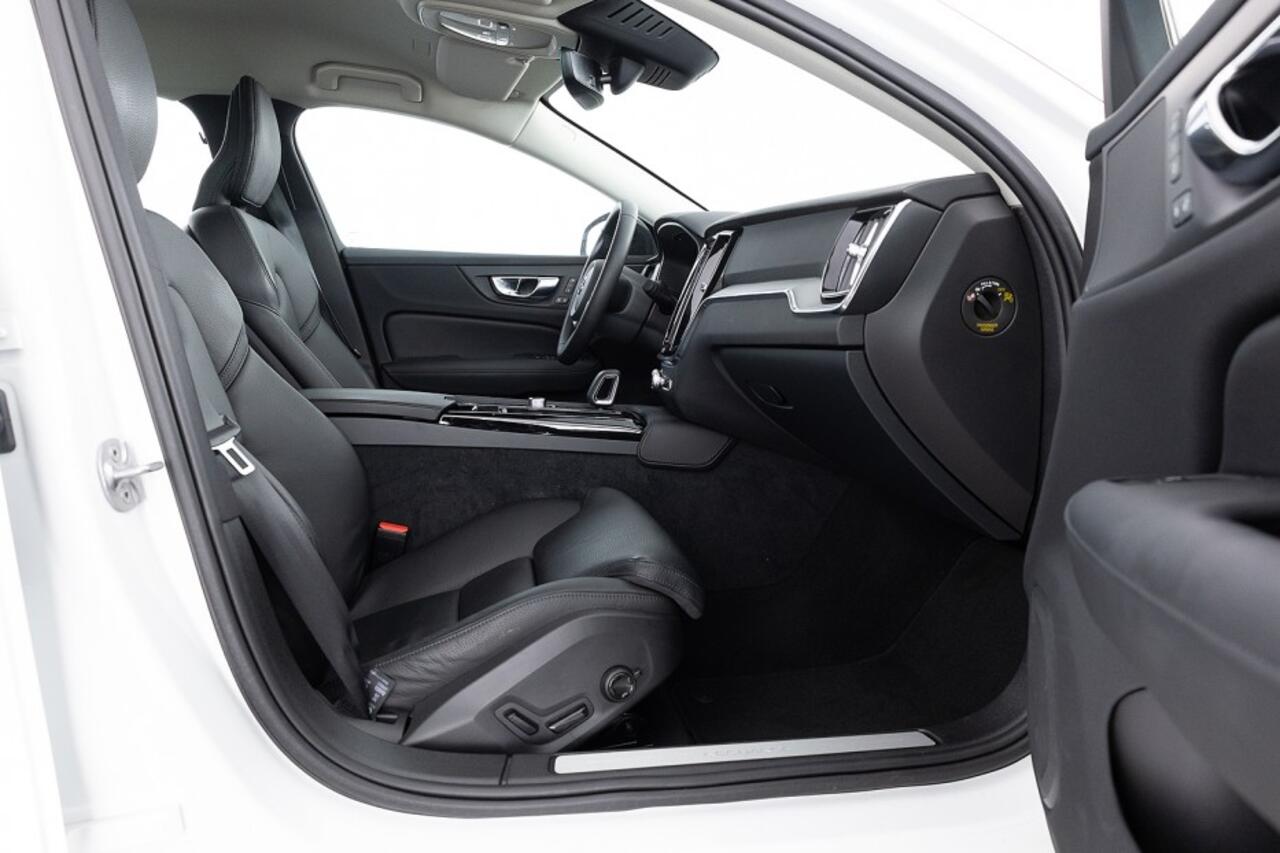 Volvo S60 Recharge T6 AWD Plus Dark | LEDER | Full LED | CAMERA