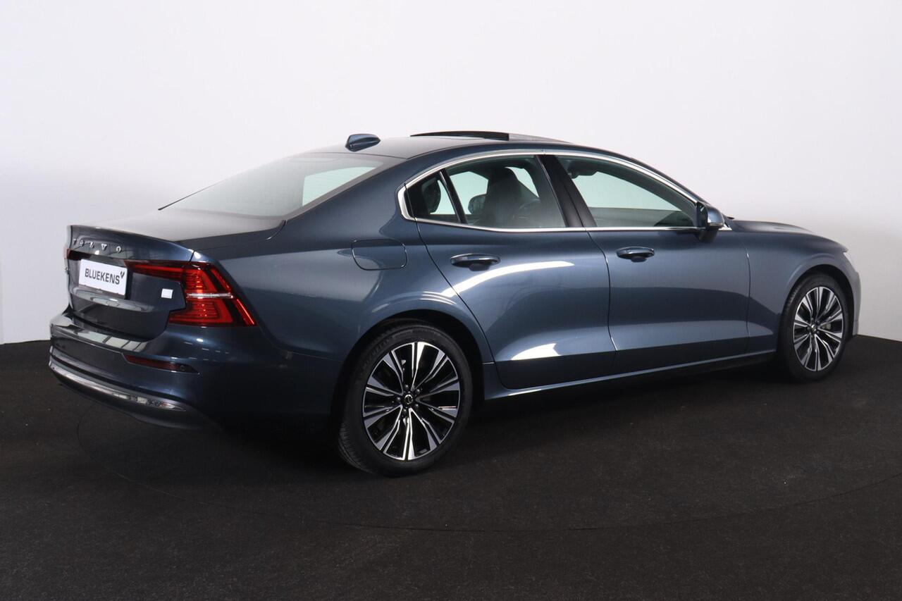 Volvo S60 Recharge T6 AWD Plus Bright - Panorama/schuifdak - IntelliSafe Assist & Surround - Parkeercamera achter - Parkeersensoren voor & achter - Elektr. bedienb. voorstoelen met geheugen - Elektr. inklapbare trekhaak - 18' LMV