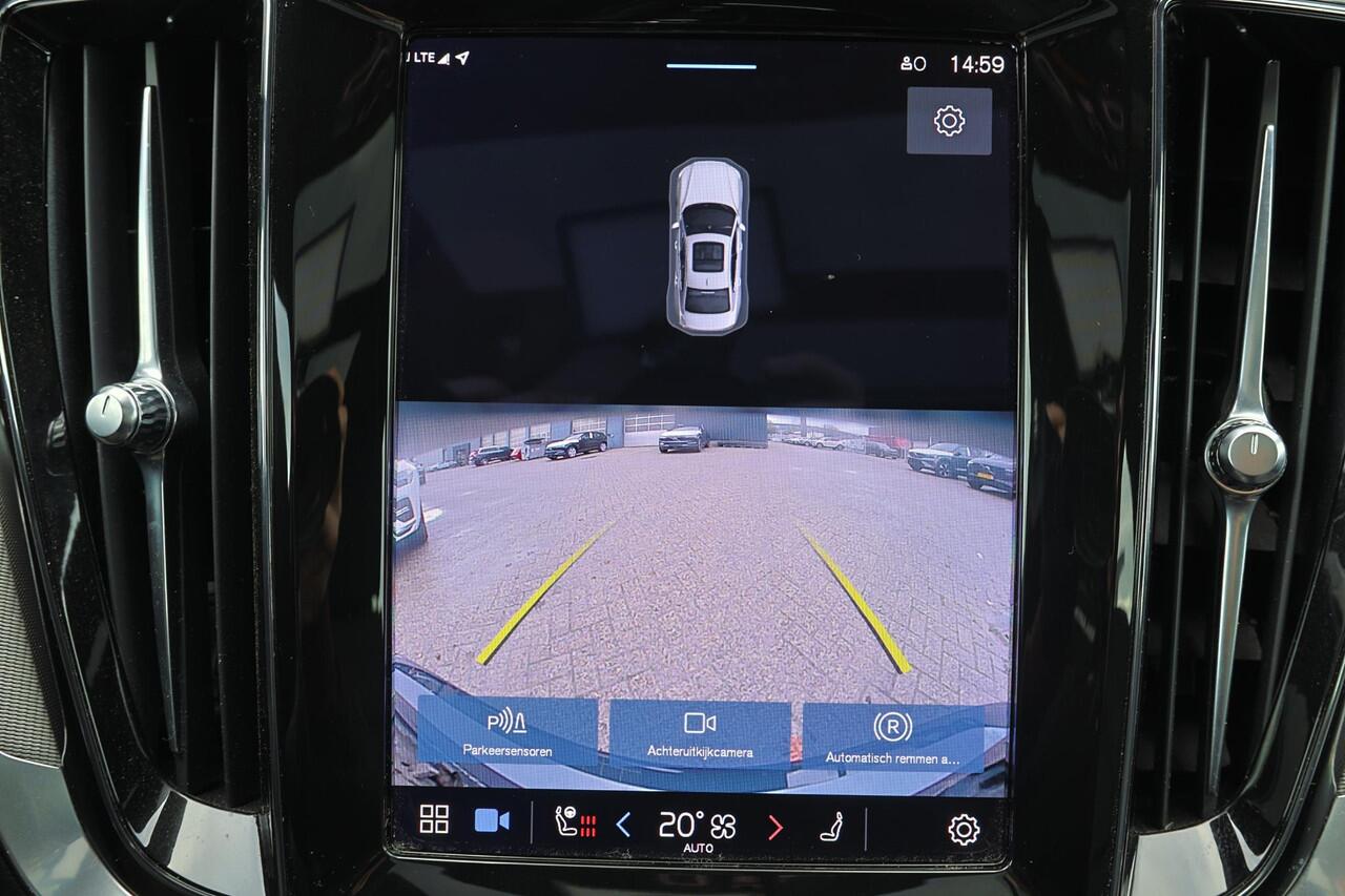 Volvo S60 Recharge T6 AWD Plus Bright - Panorama/schuifdak - IntelliSafe Assist & Surround - Parkeercamera achter - Parkeersensoren voor & achter - Elektr. bedienb. voorstoelen met geheugen - Elektr. inklapbare trekhaak - 18' LMV