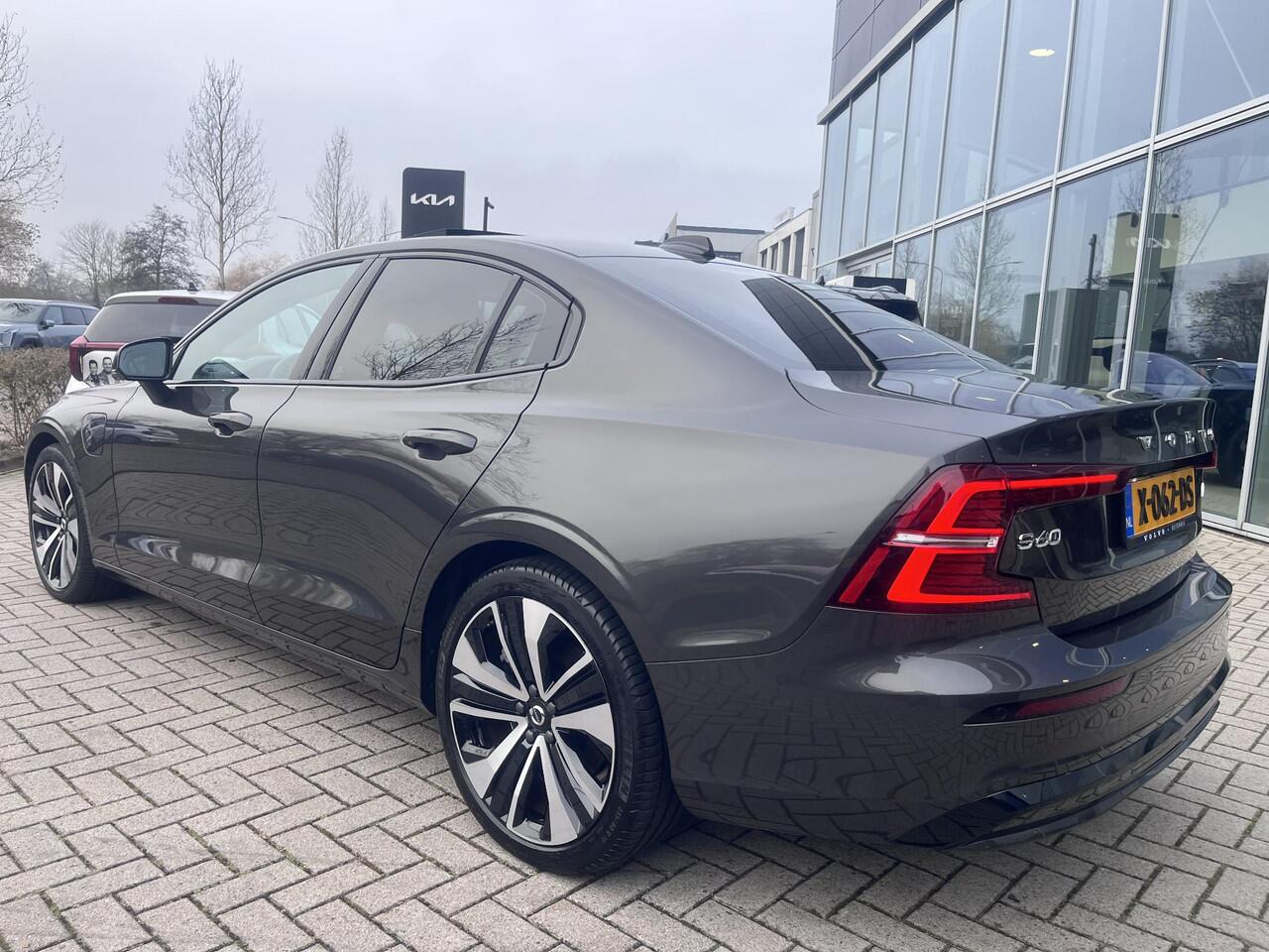 Volvo S60 Recharge T6 AWD Plus Dark | NL-AUTO | Harman & Kardon | Schuif-/kanteldak | Stoel-& stuurverwarming | Seat memory | Cruise control |NIEUW STAAT!!