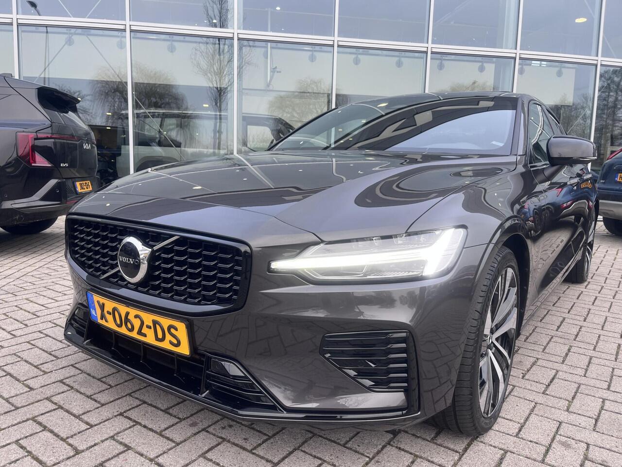 Volvo S60 Recharge T6 AWD Plus Dark | NL-AUTO | Harman & Kardon | Schuif-/kanteldak | Stoel-& stuurverwarming | Seat memory | Cruise control |NIEUW STAAT!!