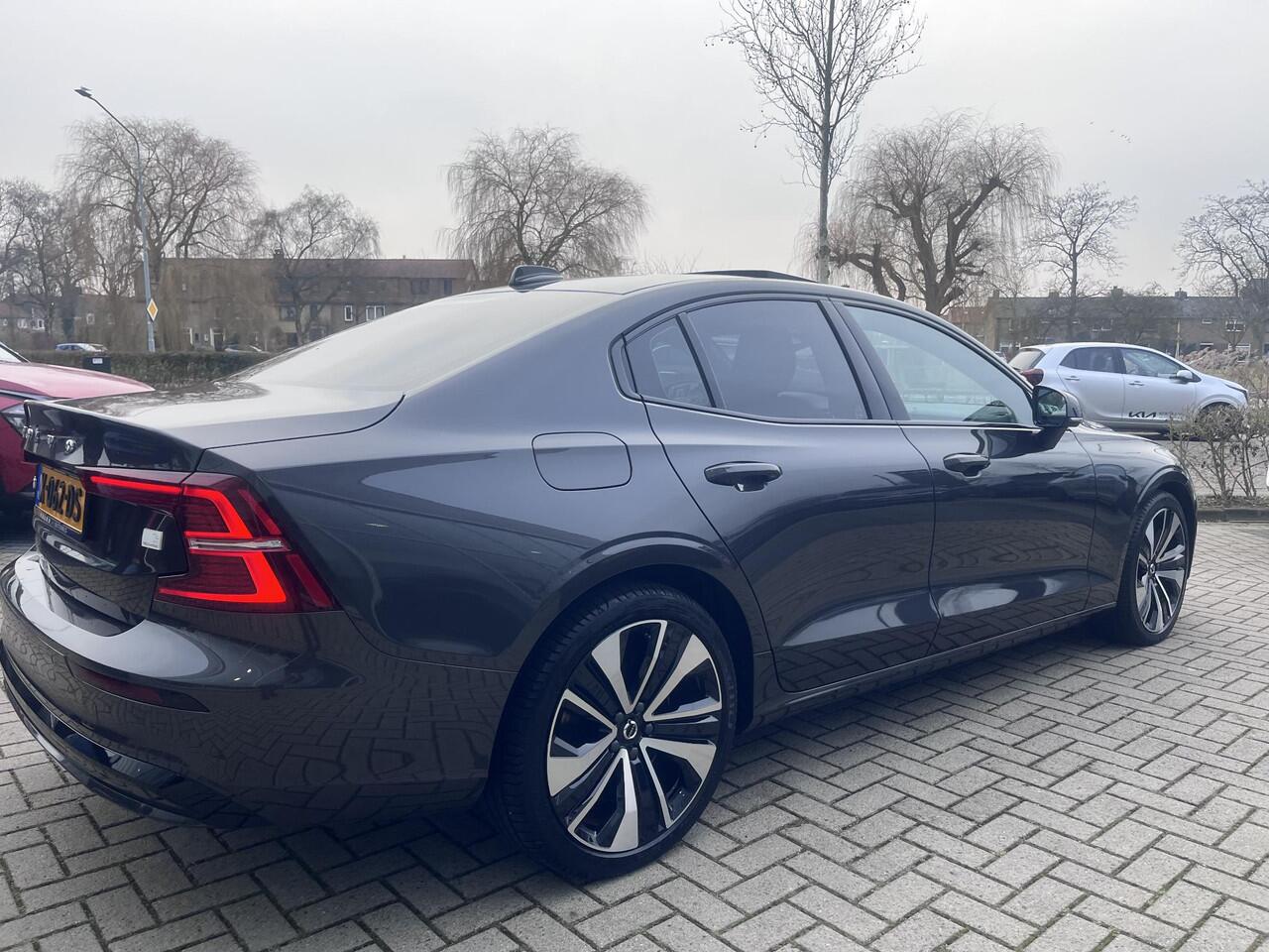 Volvo S60 Recharge T6 AWD Plus Dark | NL-AUTO | Harman & Kardon | Schuif-/kanteldak | Stoel-& stuurverwarming | Seat memory | Cruise control |NIEUW STAAT!!