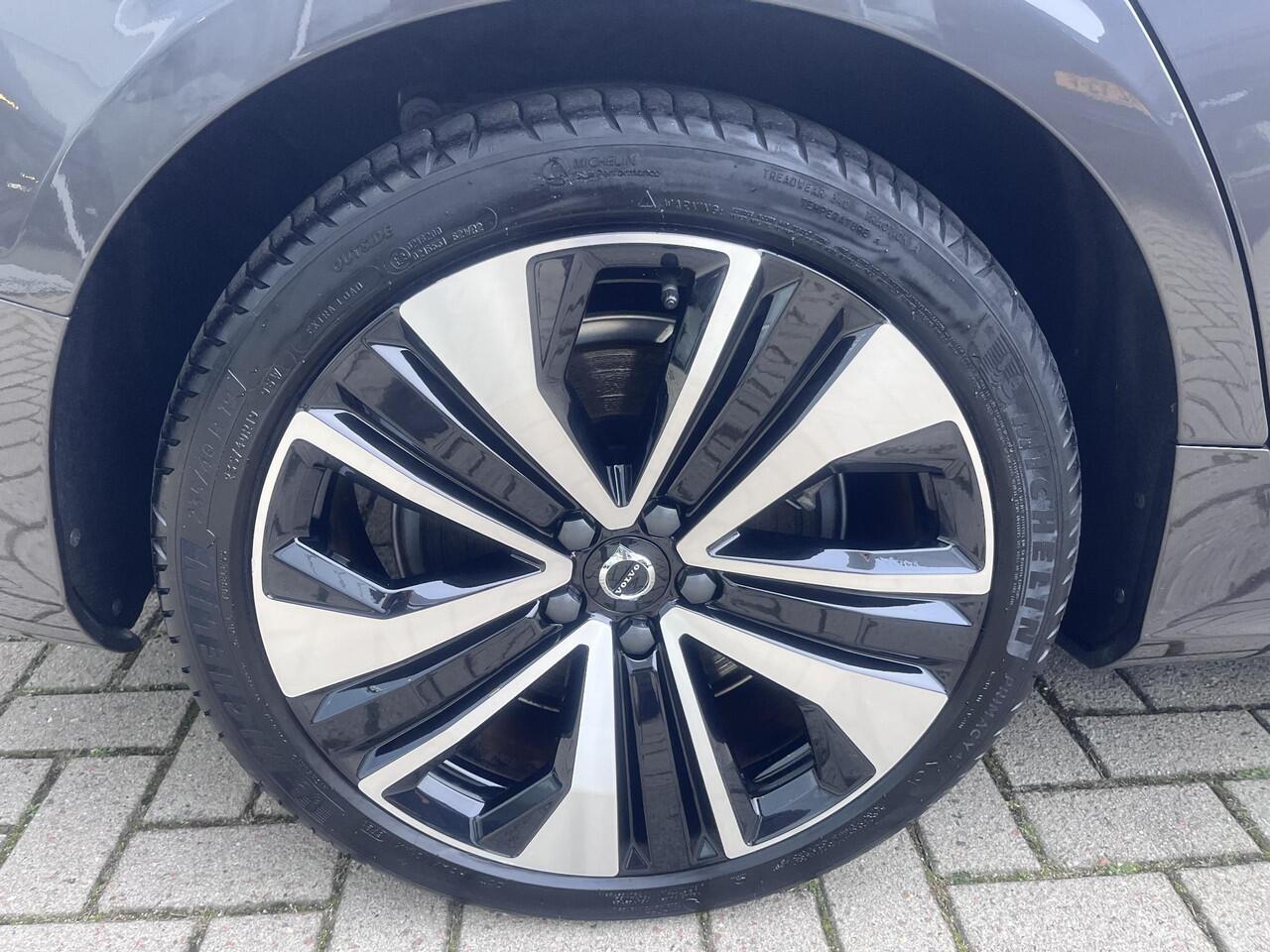 Volvo S60 Recharge T6 AWD Plus Dark | NL-AUTO | Harman & Kardon | Schuif-/kanteldak | Stoel-& stuurverwarming | Seat memory | Cruise control |NIEUW STAAT!!