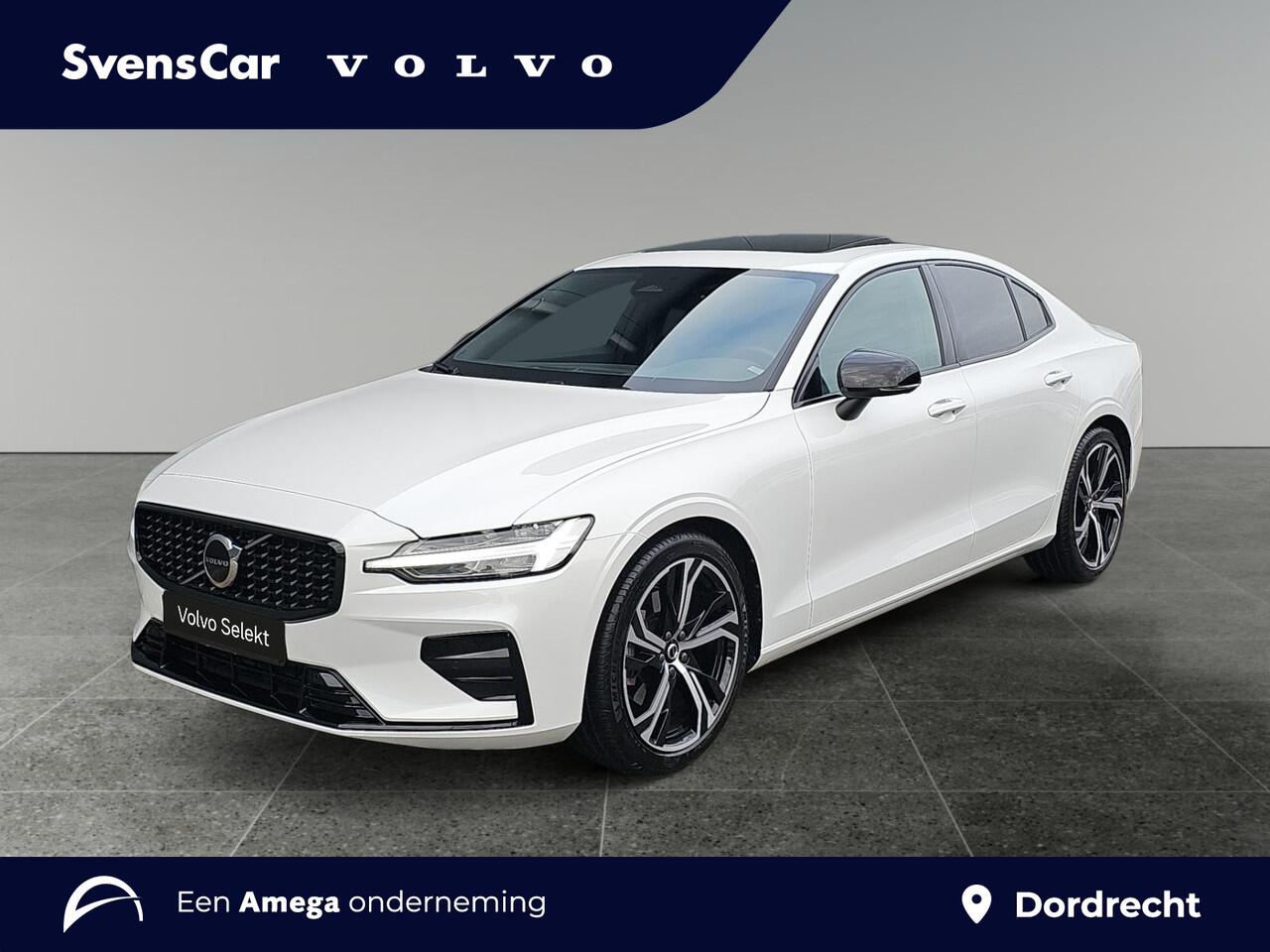 Volvo S60 2.0 B4 Plus Dark | Panoramisch schuif-/kanteldak | Elektrisch inklapbare trekhaak | Adaptive Cruise Control | Stuur- en stoelverwarming |