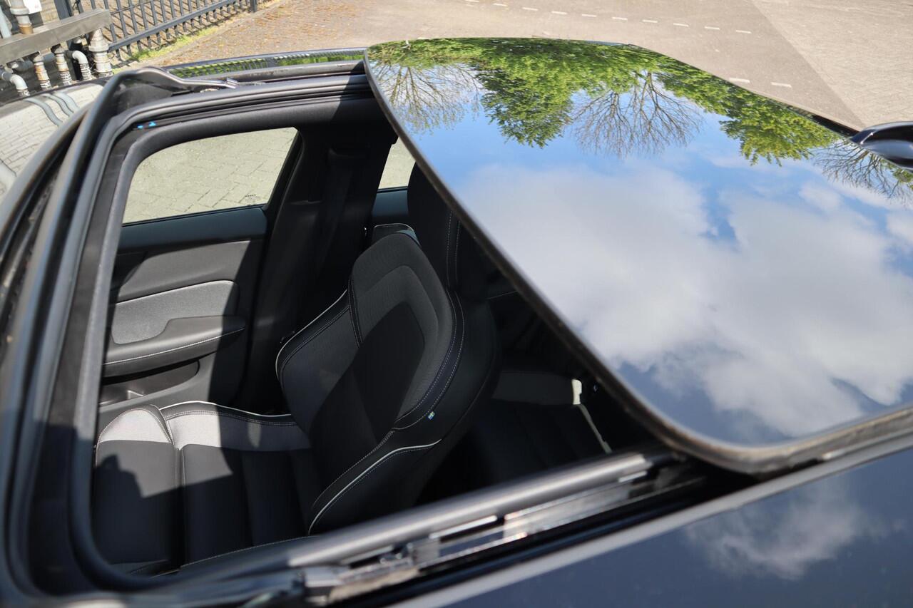 Volvo S60 T8 Recharge AWD Ultimate Dark | Schuif\kanteldak | Bowers & Wilkins | 360-Camera |