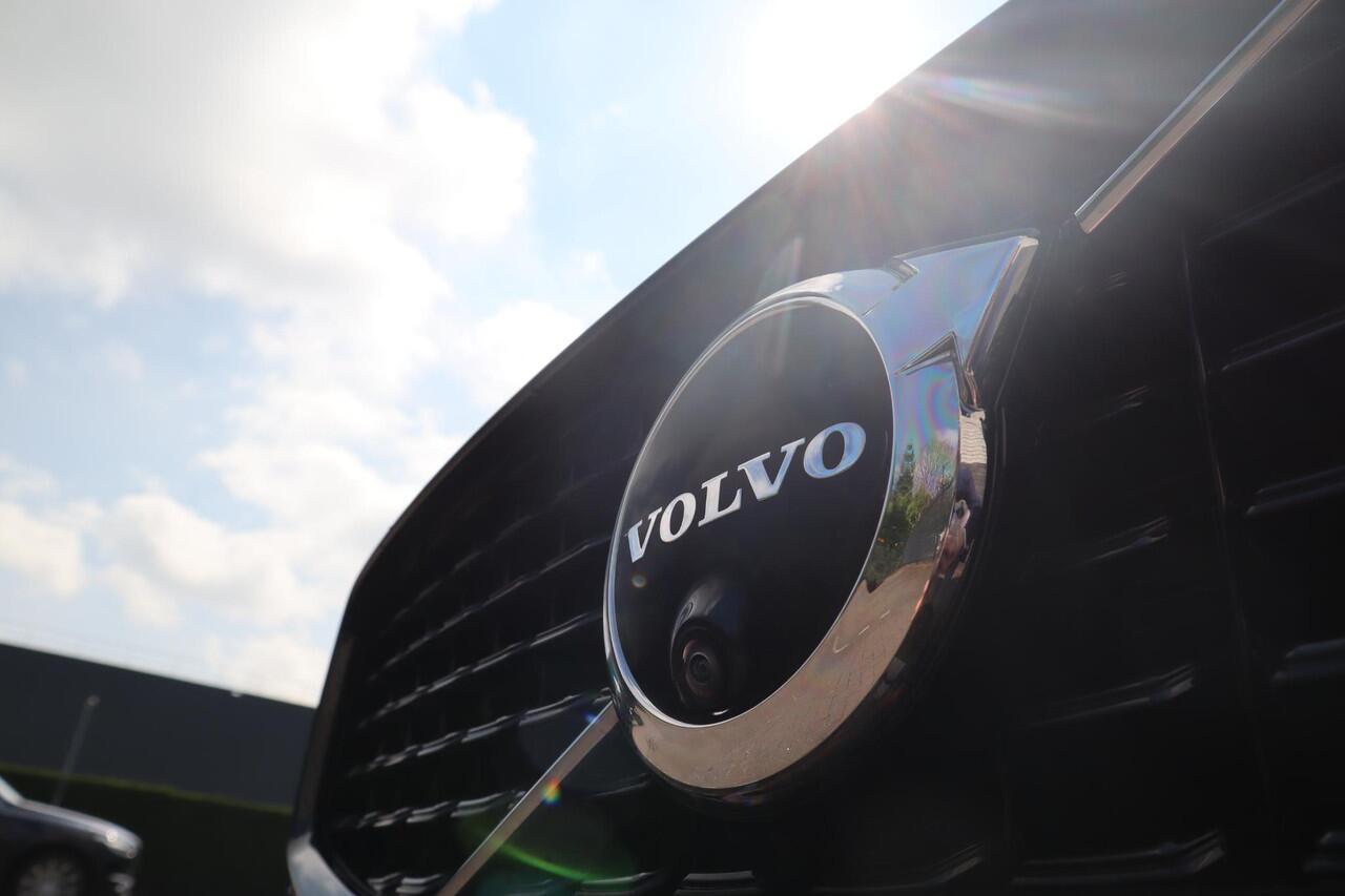 Volvo S60 T8 Recharge AWD Ultimate Dark | Schuif\kanteldak | Bowers & Wilkins | 360-Camera |