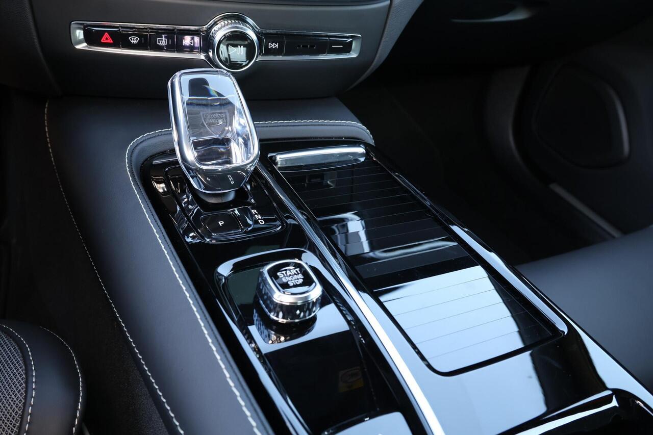 Volvo S60 T8 AWD Polestar Engineered - LONG RANGE - Panorama/schuifdak - IntelliSafe Assist & Surround - Bowers & Wilkins audio - 360º Camera - Verwarmde voorstoelen, stuur & achterbank - Parkeersensoren voor & achter - Elektr. bedienb. voorstoelen met geheugen - H