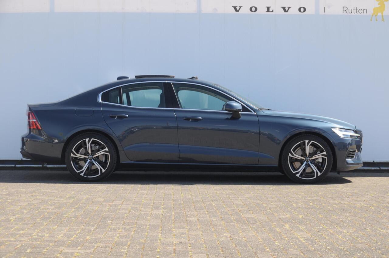 Volvo S60 T6 350PK Automaat Recharge Ultimate Bright / Head-up display / Harman Kardon audio / Panoramadak / BLIS / Elektrisch bedienbare voorstoelen / Memory seats / Verwarmbare stoelen / Keyless entry /