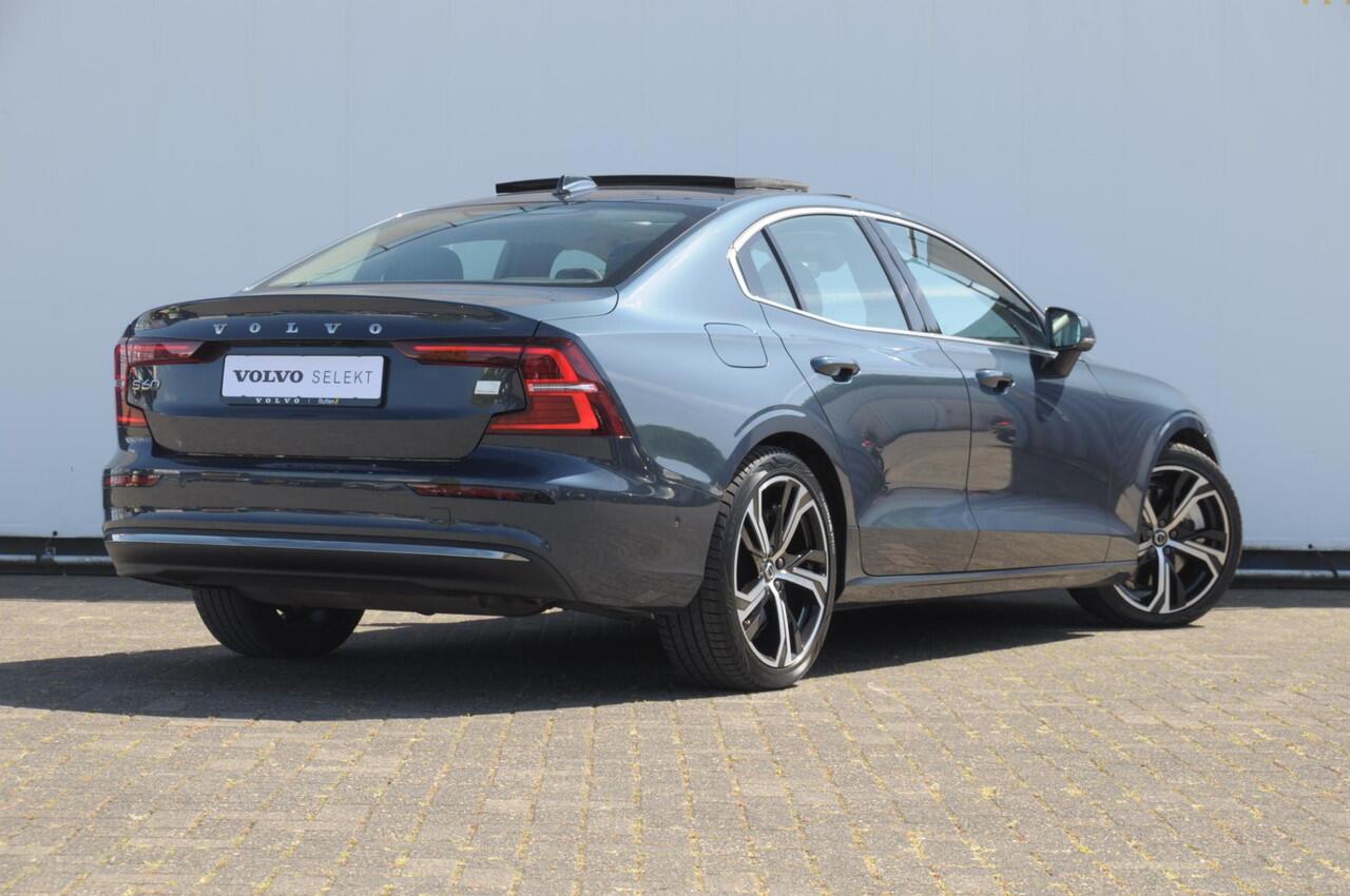 Volvo S60 T6 350PK Automaat Recharge Ultimate Bright / Head-up display / Harman Kardon audio / Panoramadak / BLIS / Elektrisch bedienbare voorstoelen / Memory seats / Verwarmbare stoelen / Keyless entry /