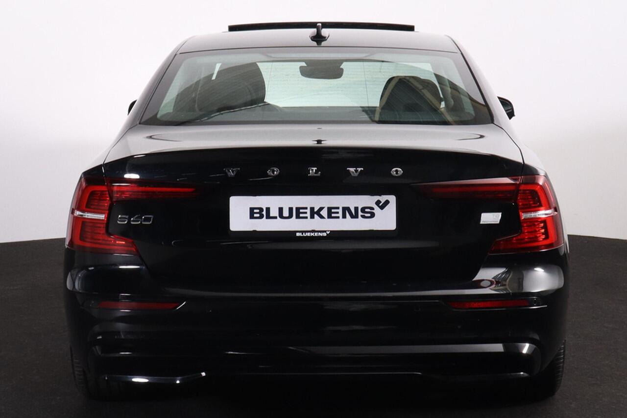 Volvo S60 Recharge T8 AWD Ultimate Dark - LONG RANGE - Panorama/schuifdak - IntelliSafe Assist & Surround - 360º Camera - Harman/Kardon audio - Adaptieve LED koplampen - Verwarmde voorstoelen, stuur & achterbank - Parkeersensoren voor & achter - Elektr. bedienb. vo