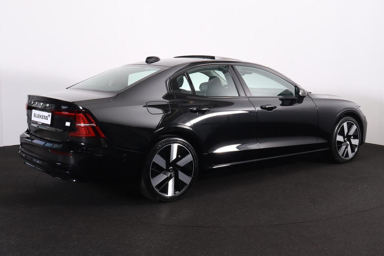 Volvo S60 Recharge T8 AWD Ultimate Dark - LONG RANGE - Panorama/schuifdak - IntelliSafe Assist & Surround - 360º Camera - Harman/Kardon audio - Adaptieve LED koplampen - Verwarmde voorstoelen, stuur & achterbank - Parkeersensoren voor & achter - Elektr. bedienb. vo