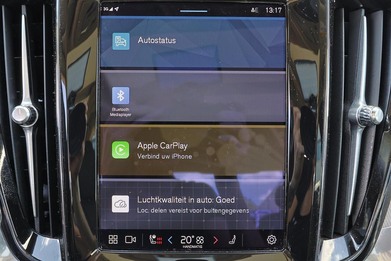 Volvo S60 Recharge T8 AWD Ultimate Dark - LONG RANGE - Panorama/schuifdak - IntelliSafe Assist & Surround - 360º Camera - Harman/Kardon audio - Adaptieve LED koplampen - Verwarmde voorstoelen, stuur & achterbank - Parkeersensoren voor & achter - Elektr. bedienb. vo