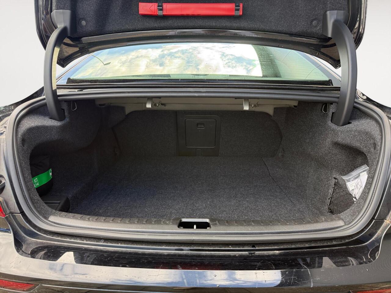 Volvo S60 2.0 Recharge T8 AWD Ultimate Dark | Head-up display | 360 graden camera | Stoelverwarming | Harman/Kardon Audio |