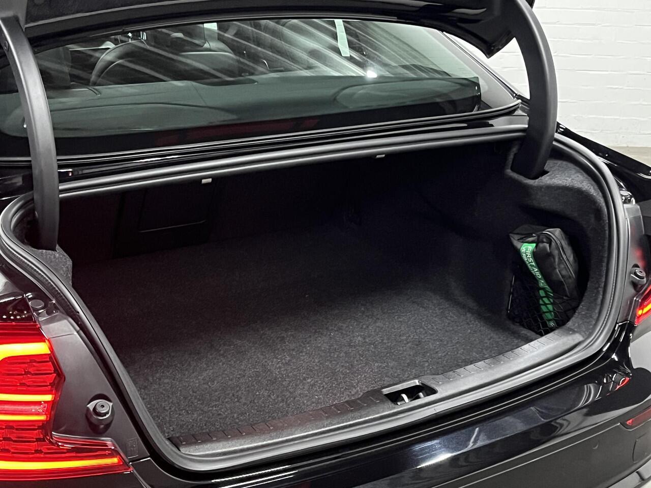 Volvo S60 2.0 Recharge T8 AWD Ultimate Dark *455 PK* | Massage | Open dak | Bowers & Wilkins | Adapt. cruise | Stoelventilatie & Stoelverwarming | Head-up