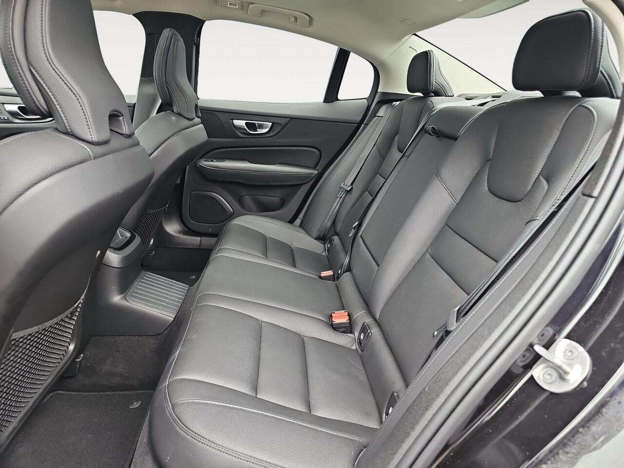 Volvo S60 2.0 Recharge T8 AWD Ultimate Dark | Head-up display | Gelamineerde zijruiten | 360 graden camera | Stoelverwarming |