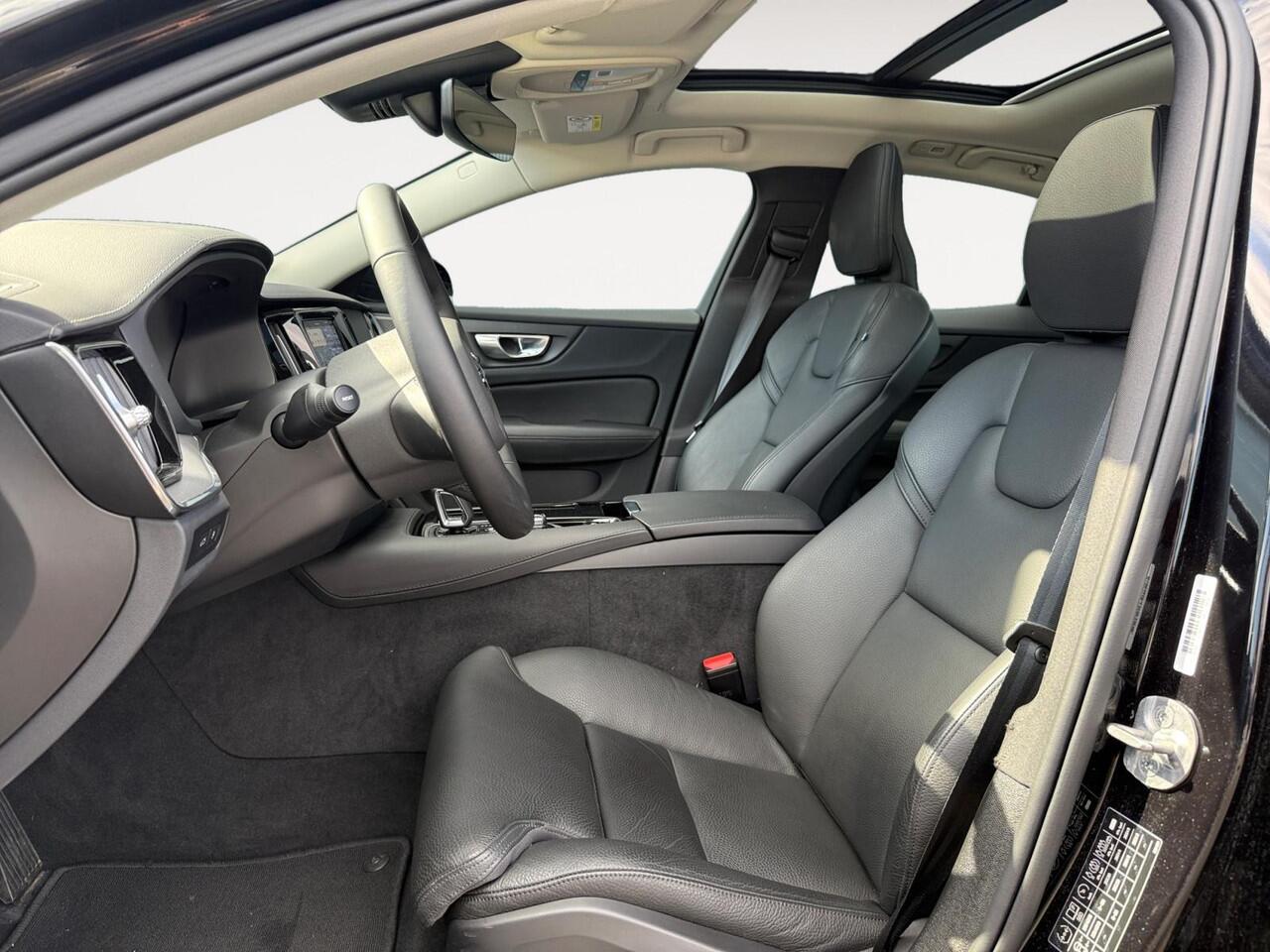 Volvo S60 2.0 Recharge T8 AWD Ultimate Dark | Head-up display | 360 graden camera | Stoelverwarming | Harman/Kardon Audio |