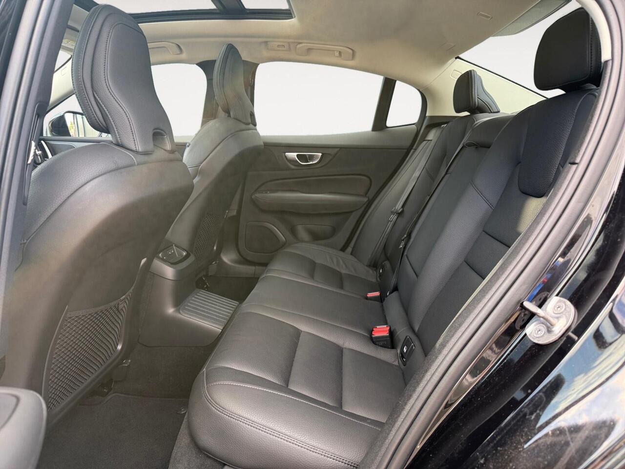 Volvo S60 2.0 Recharge T8 AWD Ultimate Dark | Head-up display | 360 graden camera | Stoelverwarming | Harman/Kardon Audio |