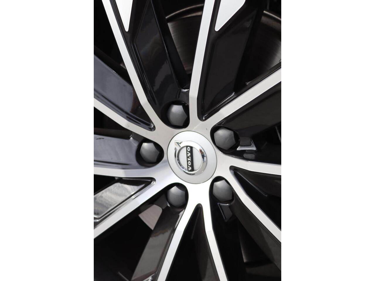 Volvo S60 B4 (M-HYBRID) PLUS DARK -PANO.DAK|HARMAN/KARDON|HEAD-UP DISP.|MEMORY-SEATS|360°CAM|20"|BLACK.BADGE|SPORTCHASSIS