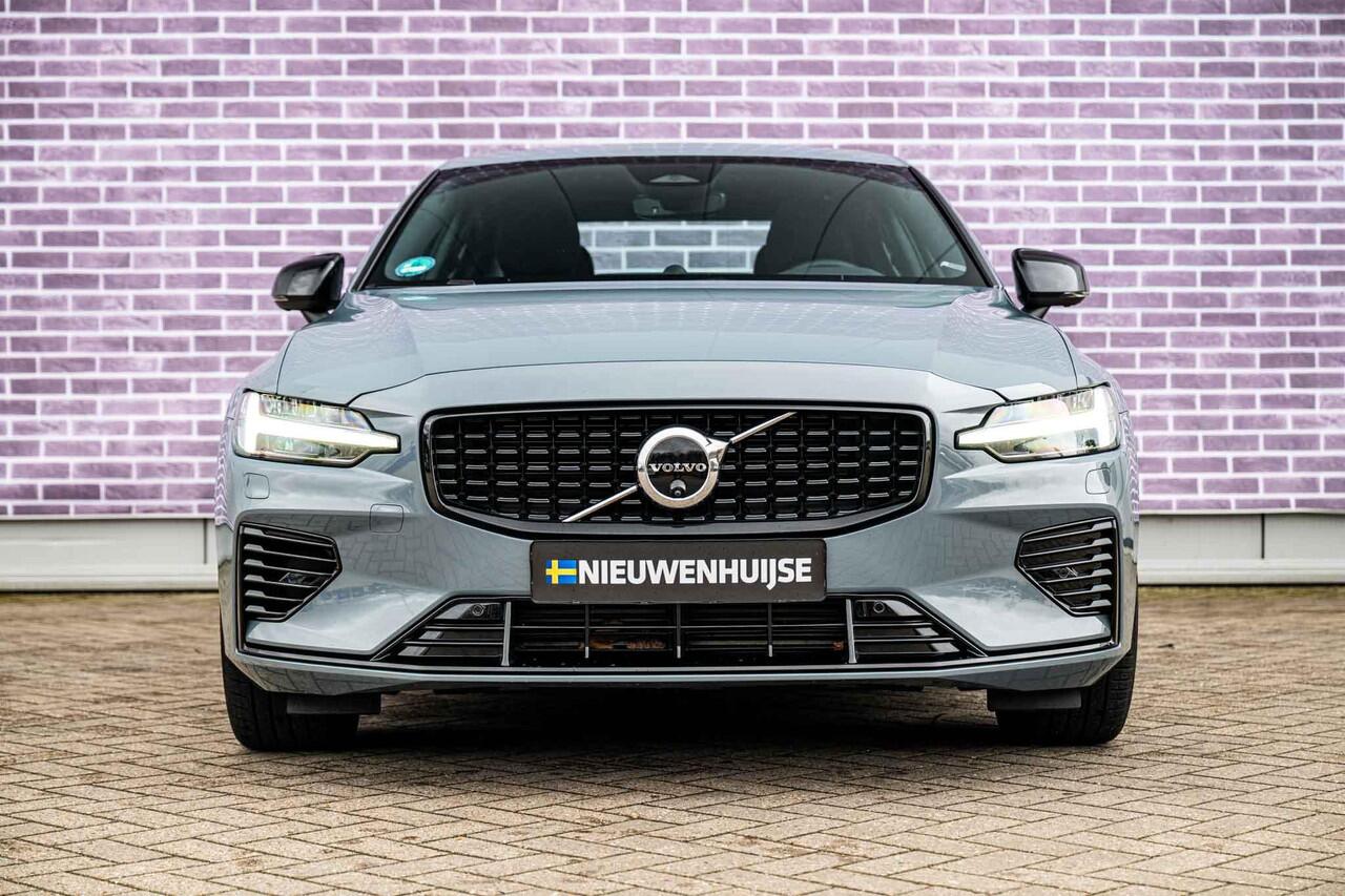 Volvo S60 2.0 Recharge T6 AWD Ultimate Dark | Trekhaak | Bowers & Wilkins | Head-Up Display | Panoramisch Schuif/-kanteldak | 360° Camera | Memory Seats | Adaptieve Cruise Control | BLIS | All-Season Banden |