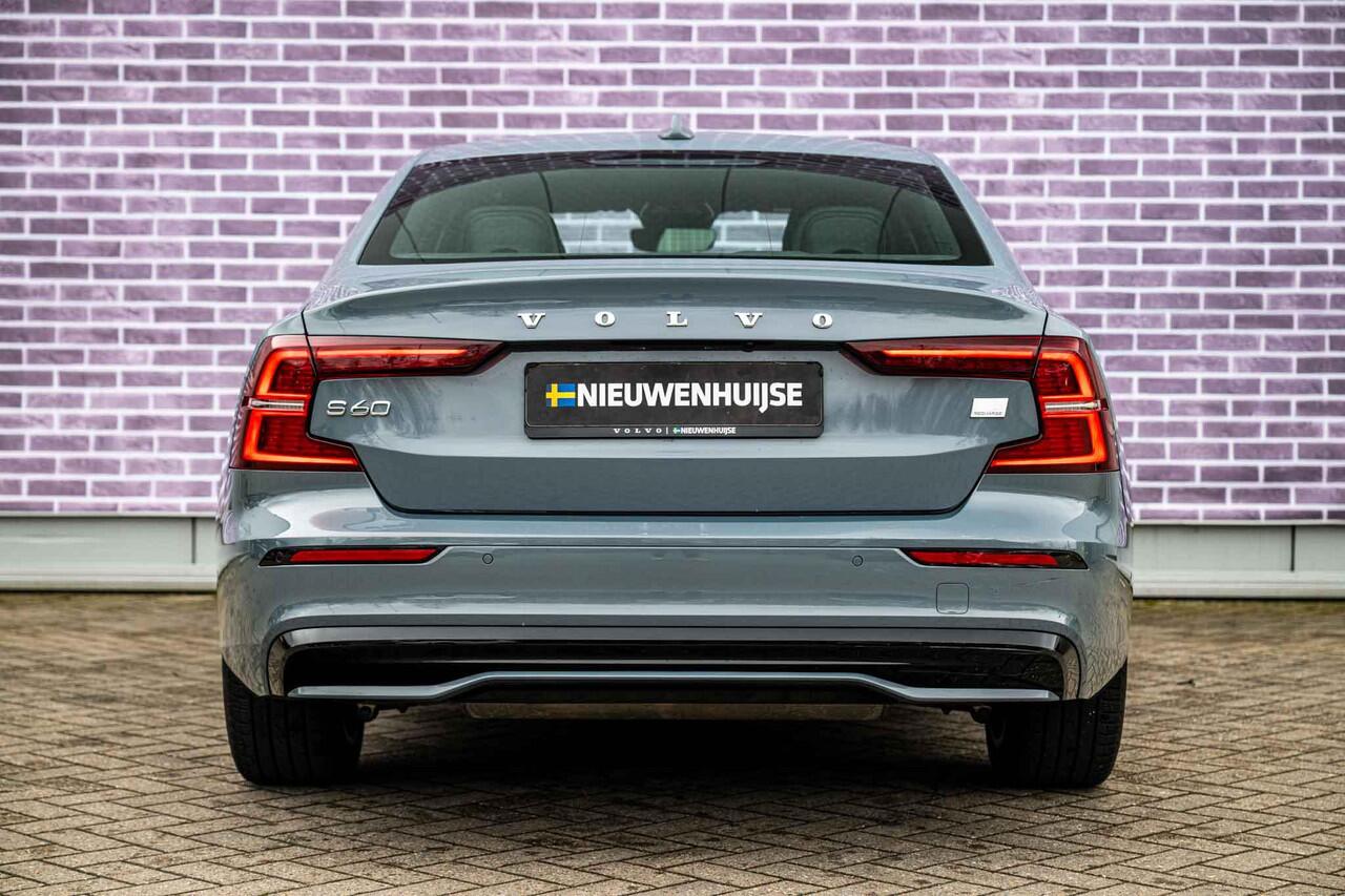 Volvo S60 2.0 Recharge T6 AWD Ultimate Dark | Trekhaak | Bowers & Wilkins | Head-Up Display | Panoramisch Schuif/-kanteldak | 360° Camera | Memory Seats | Adaptieve Cruise Control | BLIS | All-Season Banden |