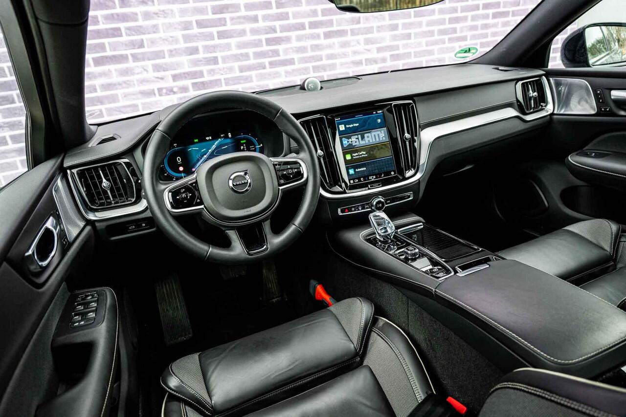 Volvo S60 2.0 Recharge T6 AWD Ultimate Dark | Trekhaak | Bowers & Wilkins | Head-Up Display | Panoramisch Schuif/-kanteldak | 360° Camera | Memory Seats | Adaptieve Cruise Control | BLIS | All-Season Banden |