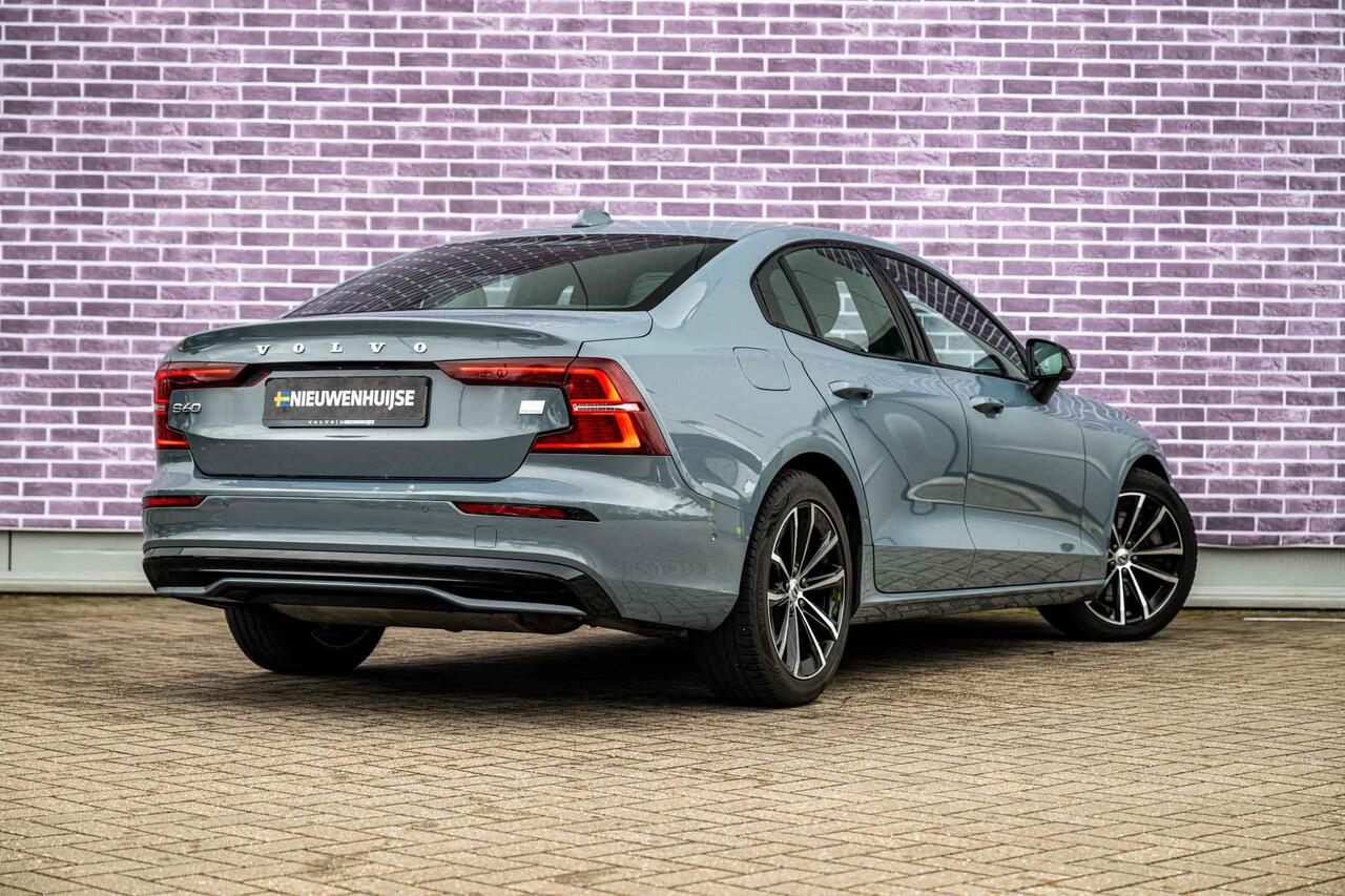 Volvo S60 2.0 Recharge T6 AWD Ultimate Dark | Trekhaak | Bowers & Wilkins | Head-Up Display | Panoramisch Schuif/-kanteldak | 360° Camera | Memory Seats | Adaptieve Cruise Control | BLIS | All-Season Banden |