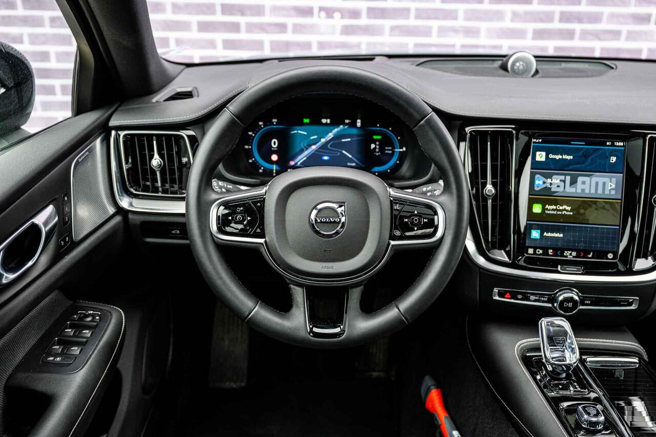 Volvo S60 2.0 Recharge T6 AWD Ultimate Dark | Trekhaak | Bowers & Wilkins | Head-Up Display | Panoramisch Schuif/-kanteldak | 360° Camera | Memory Seats | Adaptieve Cruise Control | BLIS | All-Season Banden |