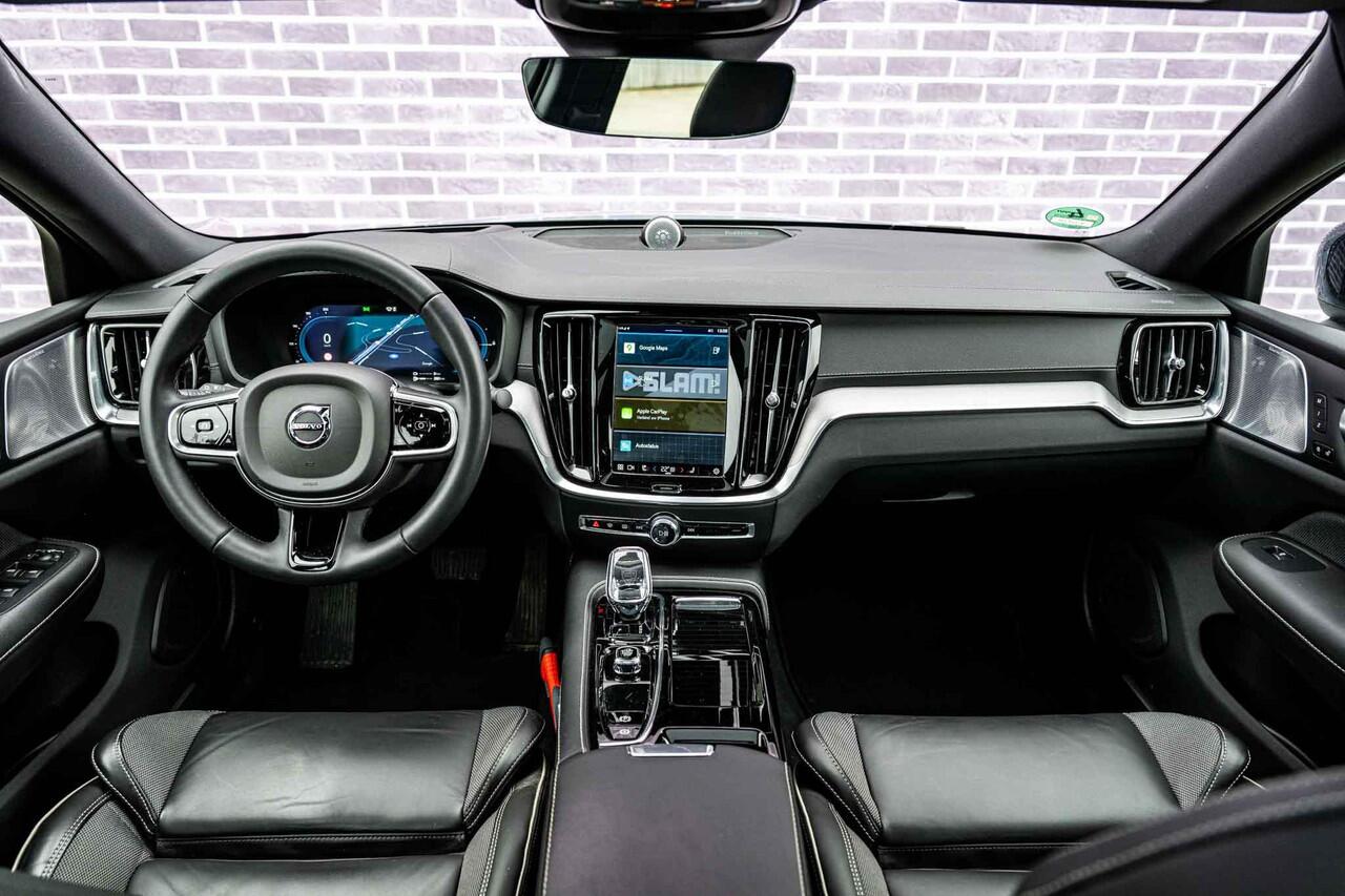 Volvo S60 2.0 Recharge T6 AWD Ultimate Dark | Trekhaak | Bowers & Wilkins | Head-Up Display | Panoramisch Schuif/-kanteldak | 360° Camera | Memory Seats | Adaptieve Cruise Control | BLIS | All-Season Banden |