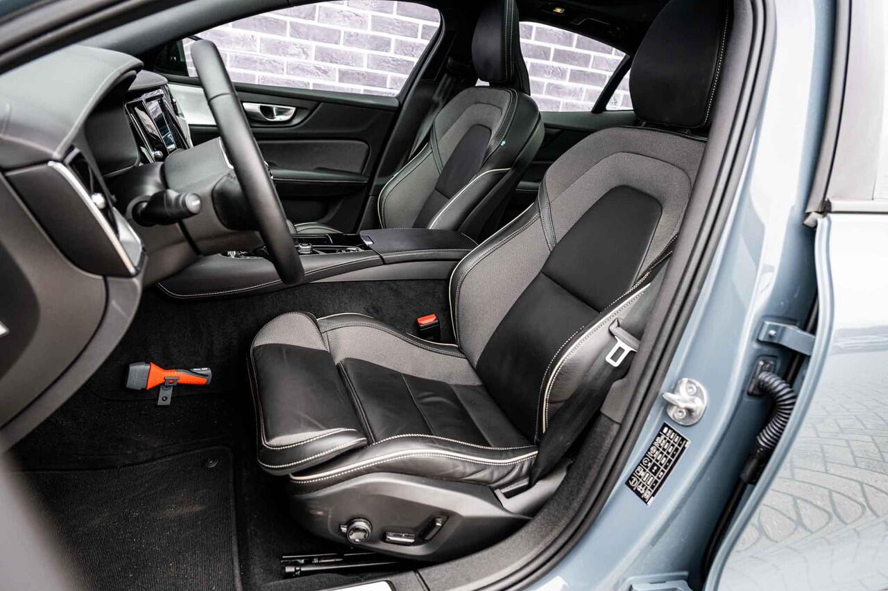 Volvo S60 2.0 Recharge T6 AWD Ultimate Dark | Trekhaak | Bowers & Wilkins | Head-Up Display | Panoramisch Schuif/-kanteldak | 360° Camera | Memory Seats | Adaptieve Cruise Control | BLIS | All-Season Banden |