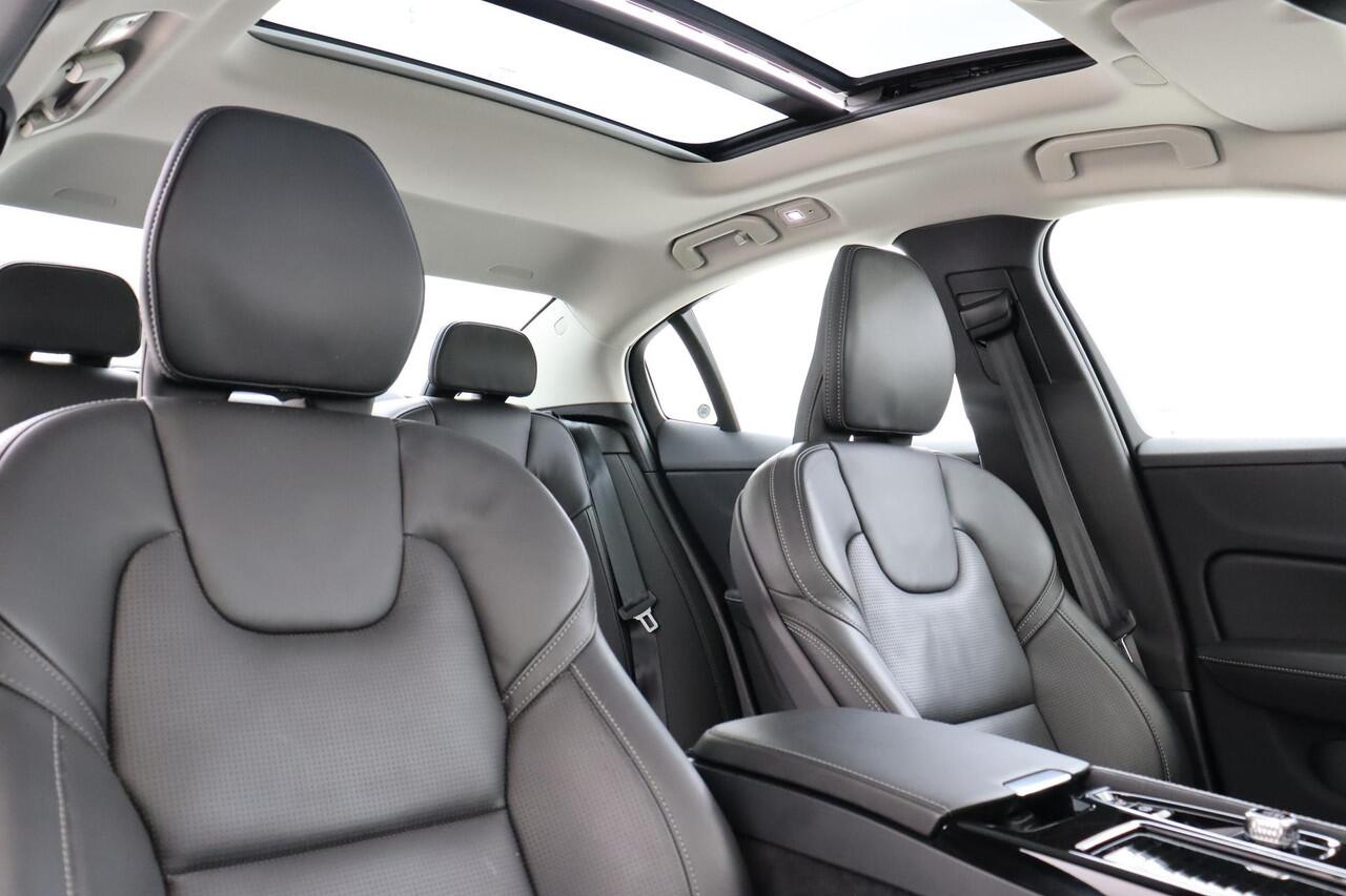 Volvo S60 RECHARGE T8 AWD ULTIMATE DARK *FULL OPTIONS!* -PANO.DAK|BOWERS&WILKINS|GEVENT.LEDER+MASSAGE|360°CAM|HEAD-UP DISP.|19"