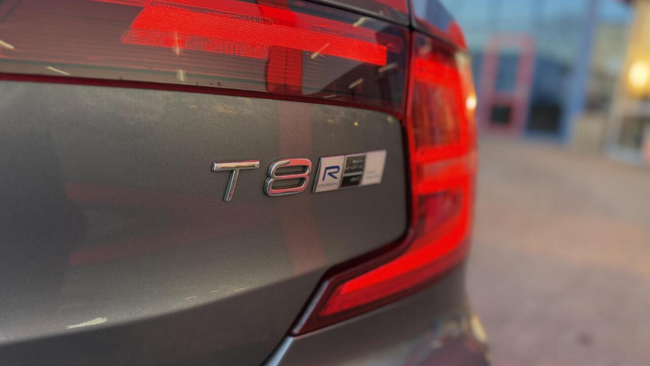 Volvo S90 2.0 T8 AWD Inscription BOMVOL! HUD / WEGKLAPBARE TREKHAAK / PANO / ELEK ACHTERKLEP 407PK!