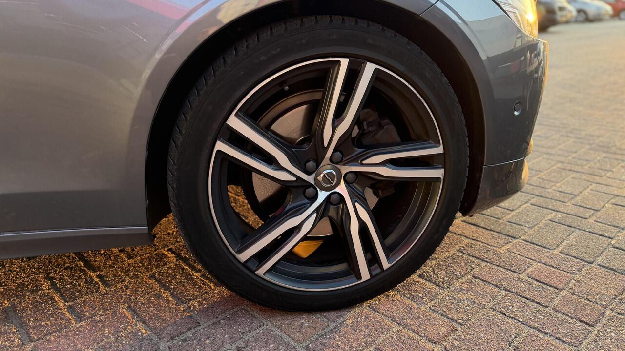 Volvo S90 2.0 T8 AWD Inscription BOMVOL! HUD / WEGKLAPBARE TREKHAAK / PANO / ELEK ACHTERKLEP 407PK!