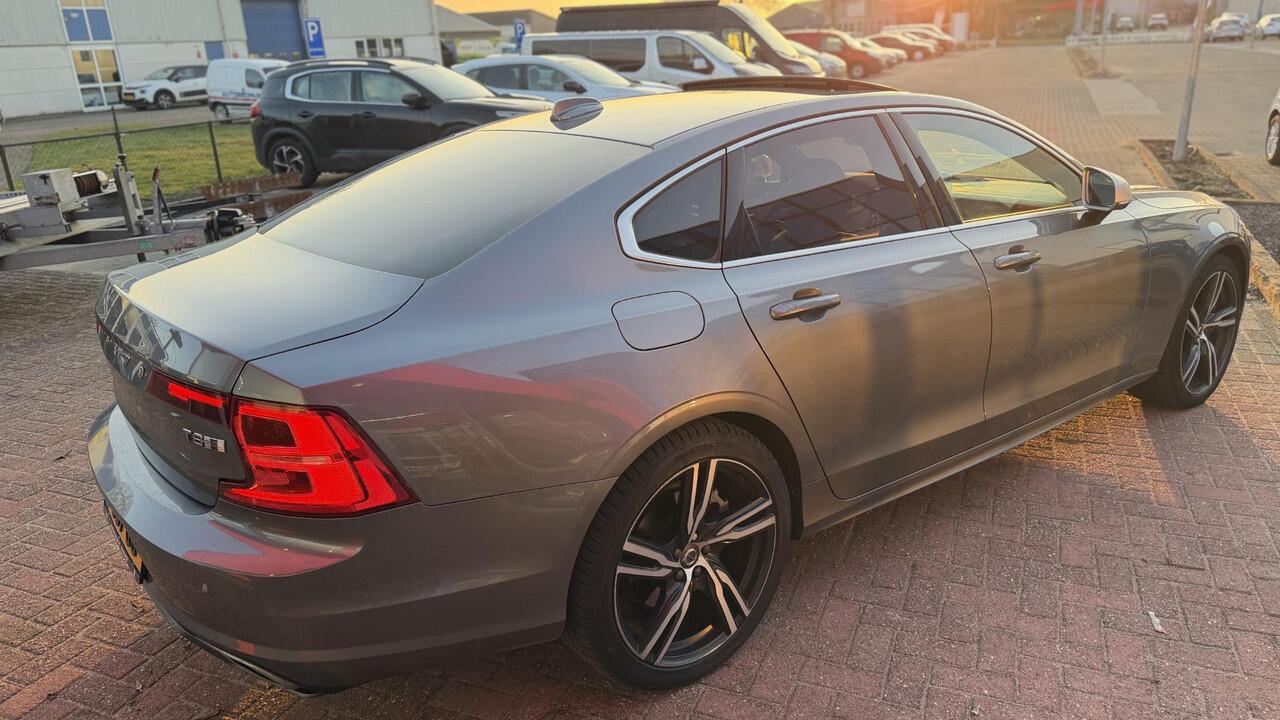 Volvo S90 2.0 T8 AWD Inscription BOMVOL! HUD / WEGKLAPBARE TREKHAAK / PANO / ELEK ACHTERKLEP 407PK!