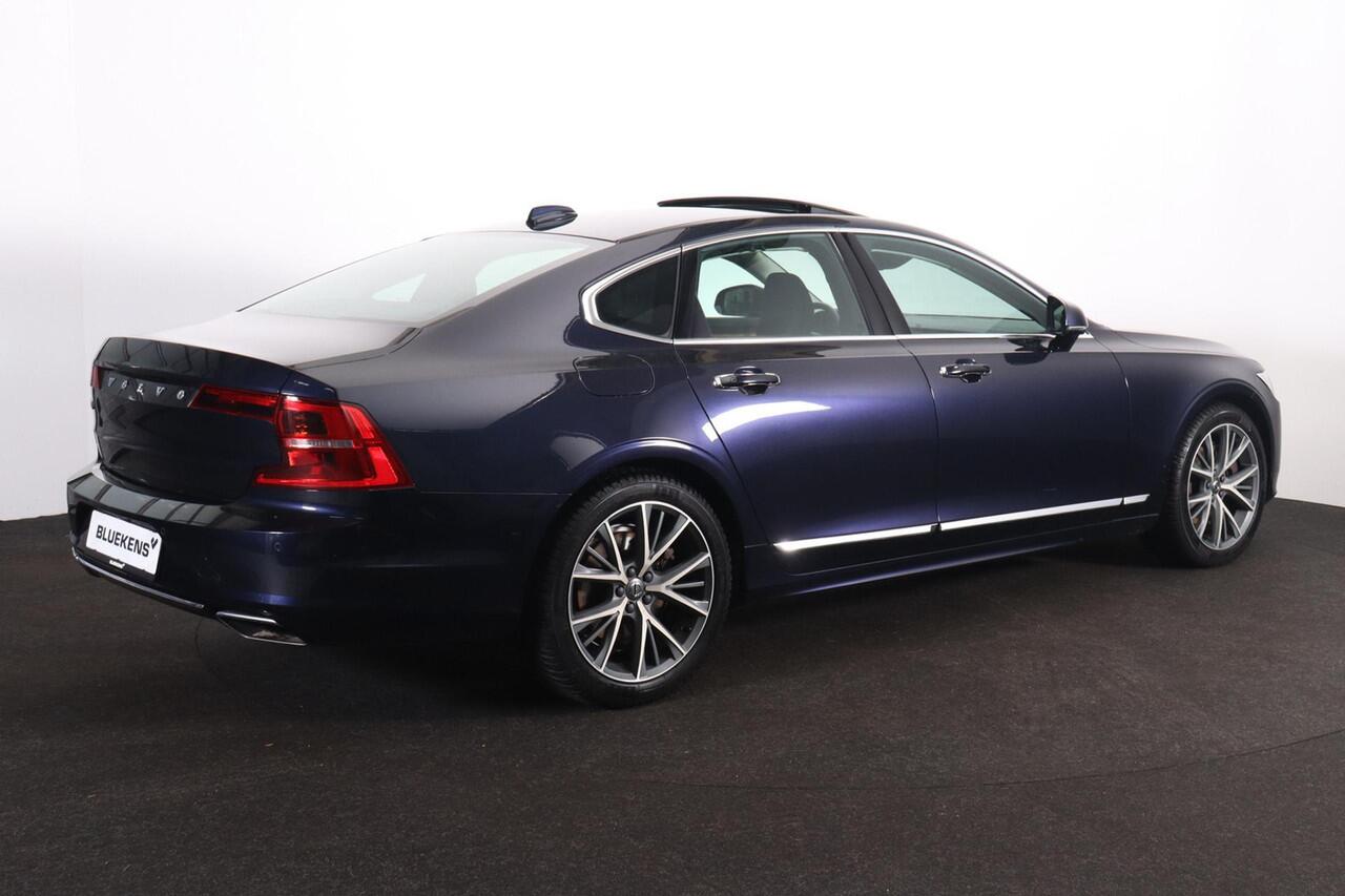 Volvo S90 T4 Business Luxury Plus - Intellisafe Surround - Head up display - BLIS dodehoekassistentie - Parkeercamera achter - Parkeersensoren v/a - Sensus navi - Apple® CarPlay - Android Auto - Verwarmbare voor & achterstoelen - Verwarmbaar stuurwiel - Panorama/sc