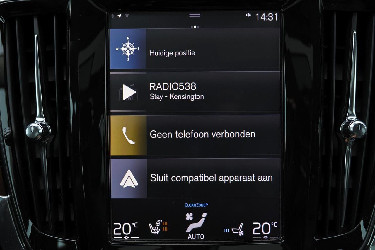 Volvo S90 T4 Business Luxury Plus - Intellisafe Surround - Head up display - BLIS dodehoekassistentie - Parkeercamera achter - Parkeersensoren v/a - Sensus navi - Apple® CarPlay - Android Auto - Verwarmbare voor & achterstoelen - Verwarmbaar stuurwiel - Panorama/sc