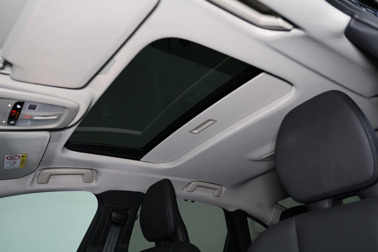 Volvo S90 T8 AWD Ultra Dark - Schuif/kanteldak - IntelliSafe Assist & Surround - 360º Camera - Harman/Kardon audio - Adaptieve LED koplampen - Verwarmde voorstoelen, stuur & achterbank - Parkeersensoren voor & achter - Elektr. bedienb. voorstoelen met geheugen - Ex