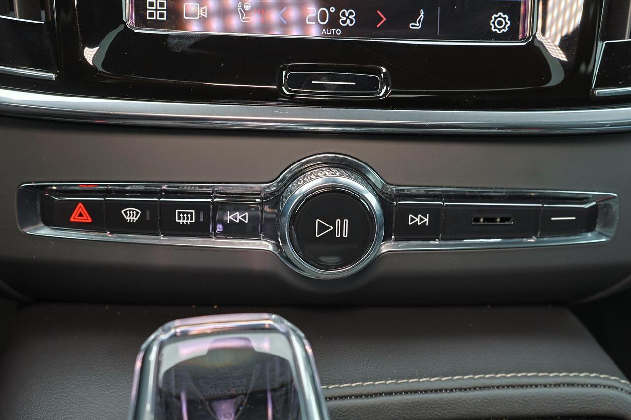 Volvo S90 T8 AWD Plus Dark - Luchtvering - Panorama/schuifdak - IntelliSafe Assist & Surround - 360º Camera - Harman/Kardon audio - Adaptieve LED koplampen - Verwarmde voorstoelen, stuur & achterbank - Parkeersensoren voor & achter - Elektr. bedienb. voorstoelen me