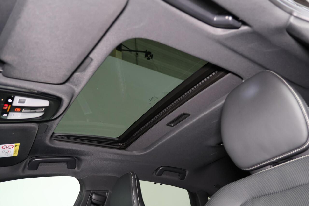 Volvo S90 T8 AWD Plus Dark - Luchtvering - Panorama/schuifdak - IntelliSafe Assist & Surround - 360º Camera - Harman/Kardon audio - Adaptieve LED koplampen - Verwarmde voorstoelen, stuur & achterbank - Parkeersensoren voor & achter - Elektr. bedienb. voorstoelen me