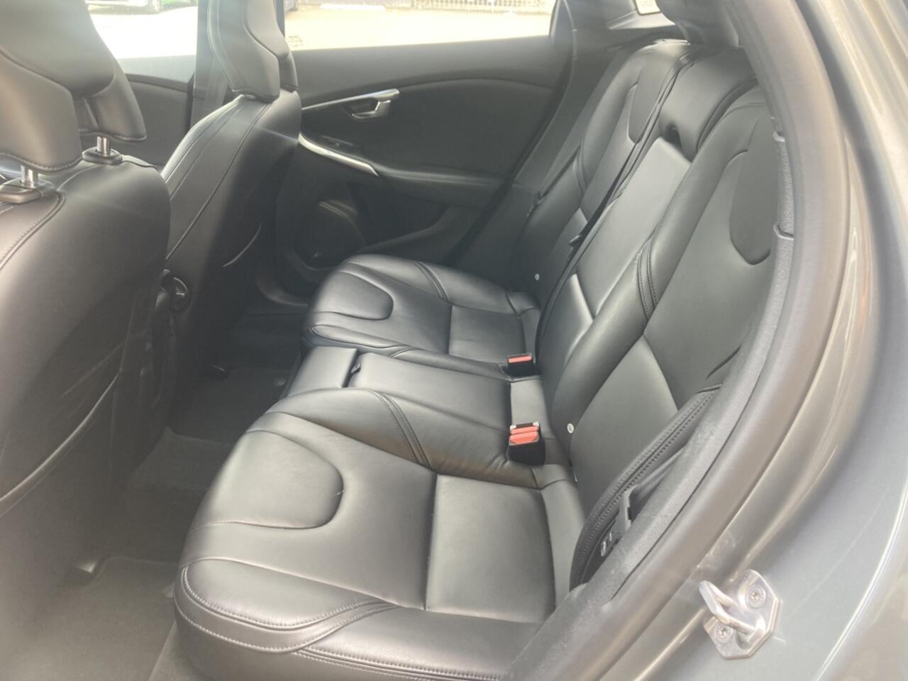 Volvo V40 2.0 D2 Inscription Panoramadak Nieuwe D-riem