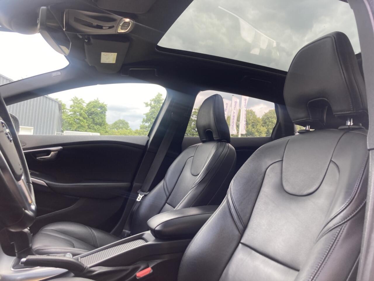 Volvo V40 2.0 D2 Inscription Panoramadak Nieuwe D-riem