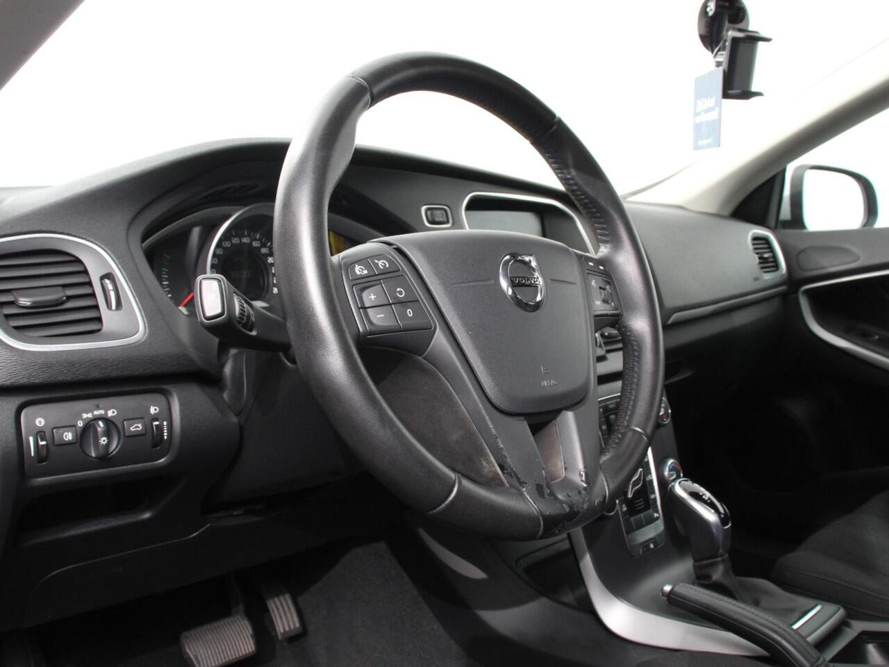 Volvo V40 1.5 T2 Automaat Momentum Marge auto | Airco | Navigatie | Parkeersensoren | Lichtmetalen velgen | Bluetooth