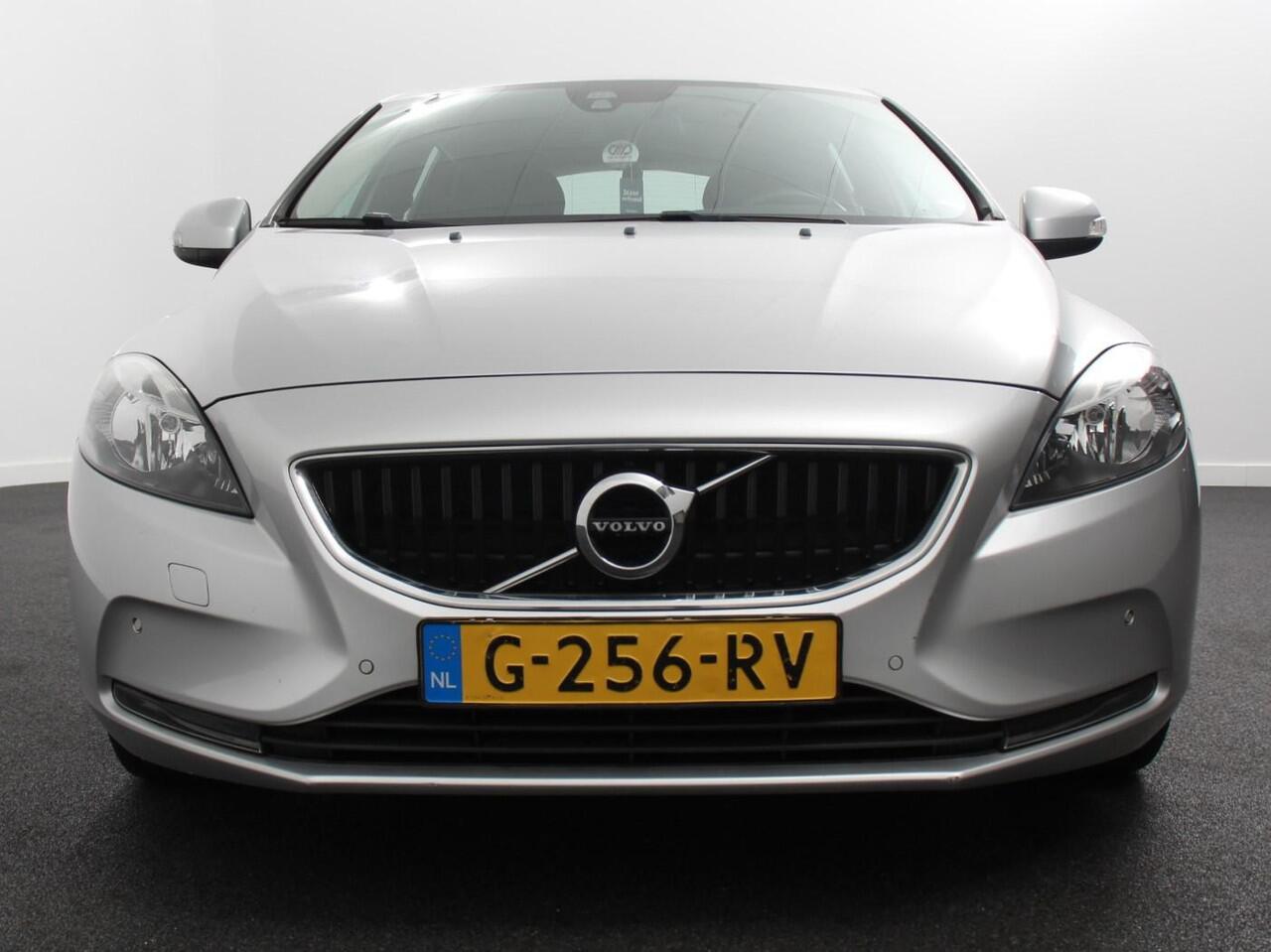 Volvo V40 1.5 T2 Automaat Momentum Marge auto | Airco | Navigatie | Parkeersensoren | Lichtmetalen velgen | Bluetooth