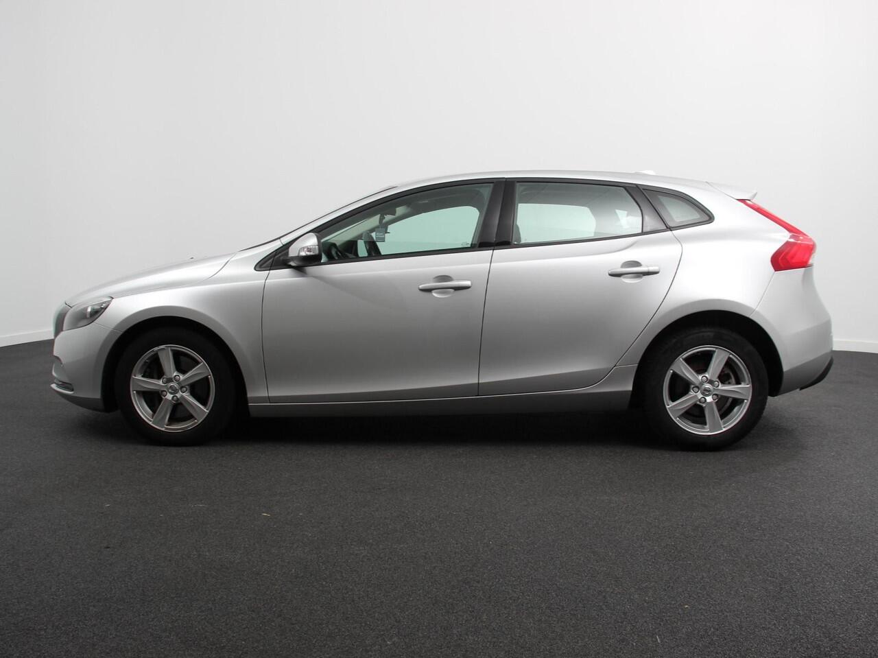 Volvo V40 1.5 T2 Automaat Momentum Marge auto | Airco | Navigatie | Parkeersensoren | Lichtmetalen velgen | Bluetooth