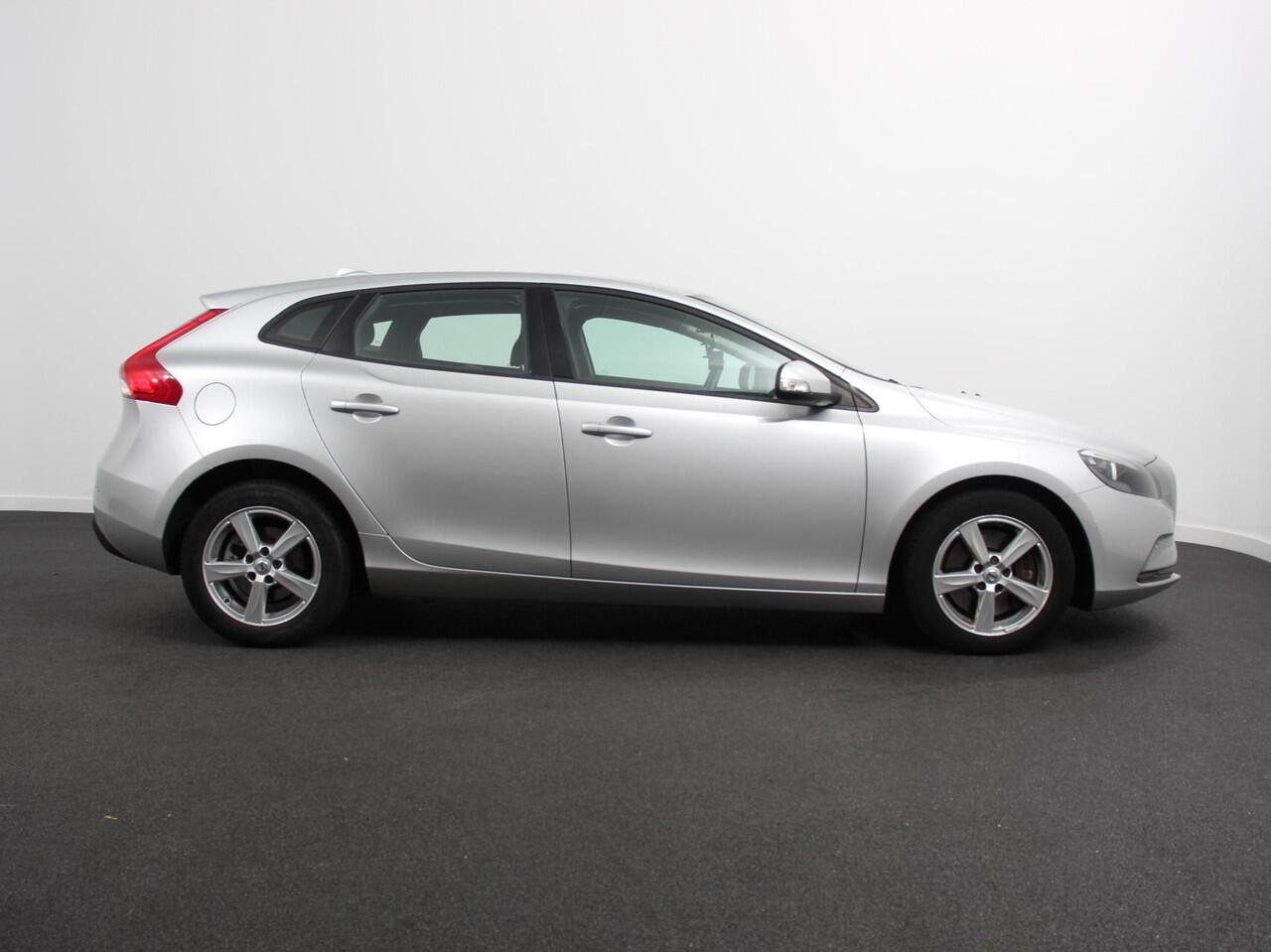 Volvo V40 1.5 T2 Automaat Momentum Marge auto | Airco | Navigatie | Parkeersensoren | Lichtmetalen velgen | Bluetooth