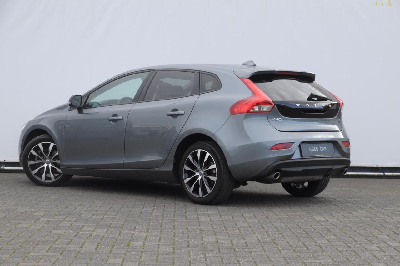 Volvo V40 T3 152PK Dynamic Edition / Cruise control / Panoramadak / Parkeeren met camera / Harman kardon audio / Standkachel / Stoelverwarming