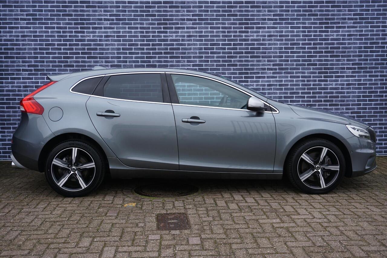 Volvo V40 1.5 T3 Polar+ Sport | Panoramadak | Harman/Kardon | Keyless entry | Standkachel | Stoel verwarming | DAB | Parkeercamera |